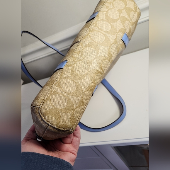 (SOLD) Coach Peyton Signature Heritage Tote Bag Sky #18917 - Picture 9 of 10